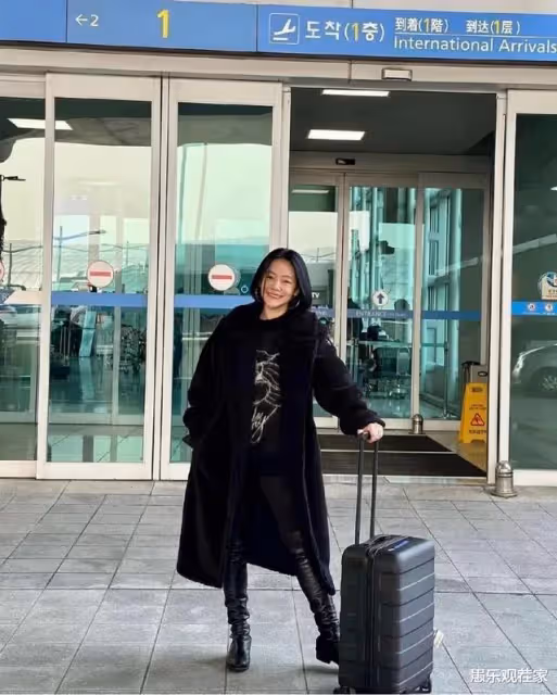 小s在韓旅遊扮少女,大吃韓牛感動到哭,網友辣評:別丟人現眼