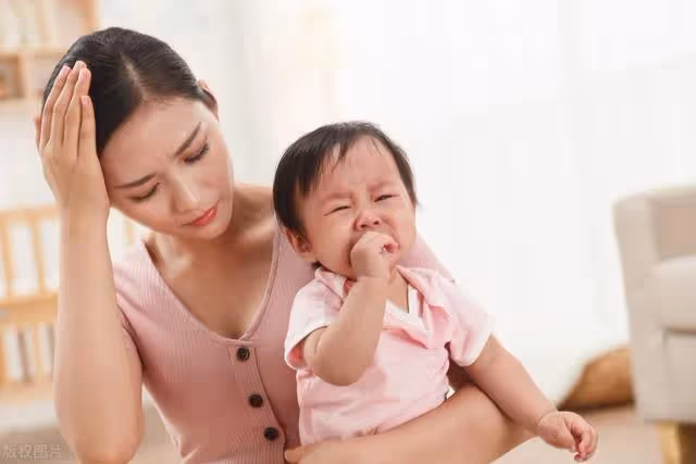 兒媳生病不能做飯伺候婆婆,兒子掀桌子動手,離婚後兒媳太幸福了