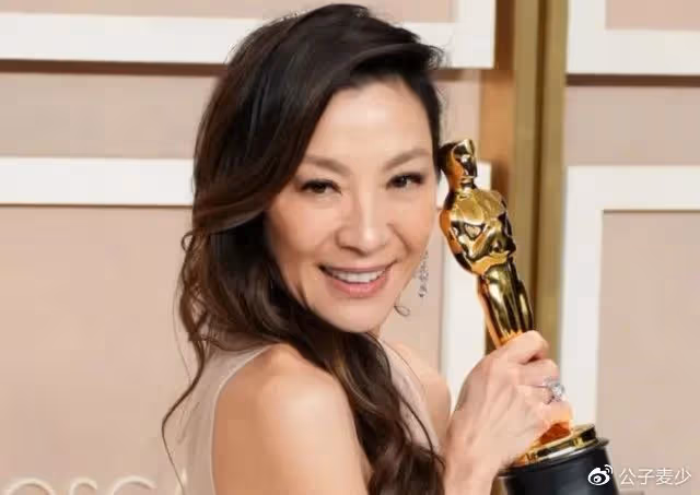 楊紫瓊獲首位華裔奧斯卡影后!盤點歷屆經典歌曲、台詞,抓馬名場面