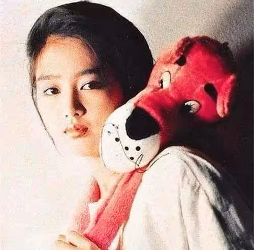 「天王女」劉向蕙:出生身價就上億,被爸爸劉德華寵成掌上明珠