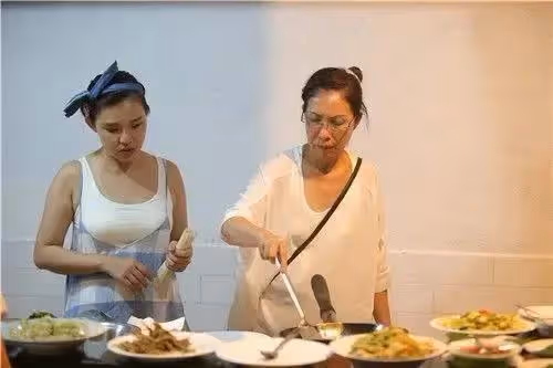 謝依霖坦言自己消失3年沒工作,老公身患肌無力,母親曾患抑鬱症