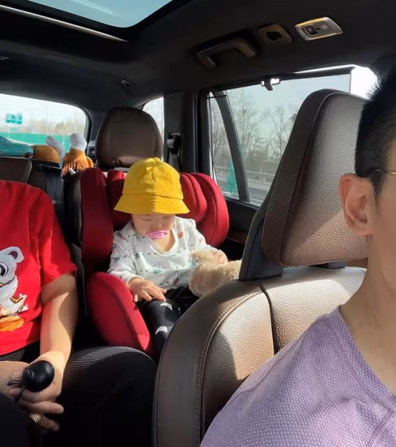 朱珠情緒崩潰惹擔憂,丈夫分享全家福溫情滿滿,力證夫妻感情依舊