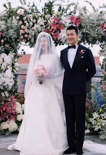 朱珠情緒崩潰惹擔憂,丈夫分享全家福溫情滿滿,力證夫妻感情依舊