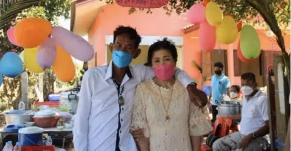 60歲男子喪妻後再娶妻，兩人都是「彼此的初戀」暗戀40多年忘不掉，網卻不祝福：替你亡妻不值！