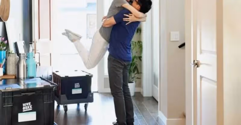 買房供兒住免錢！兒子結婚卻不請父母爸見到「親家全搬進去」怒賣房趕人
