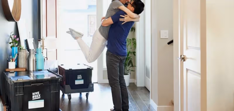 買房供兒住免錢！兒子結婚卻不請父母爸見到「親家全搬進去」怒賣房趕人