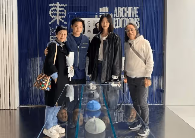 32歲星二代辦藝術展,黃渤、李誕、王大陸眾星助陣,張艾嘉笑開懷
