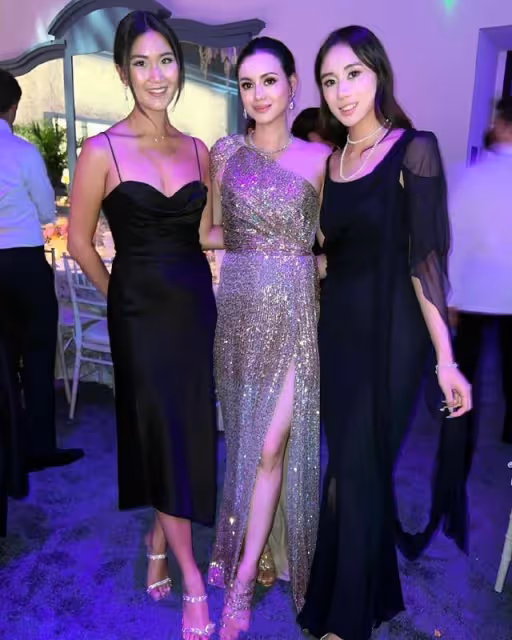 奚夢瑤隨何猷君參加婚禮,二人甜蜜摟腰,女方小腹微隆引網友猜測