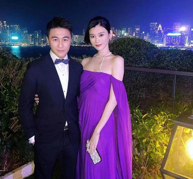 奚夢瑤盛裝出席香港富豪聚會，與百億千金親密合影，已融入名流圈