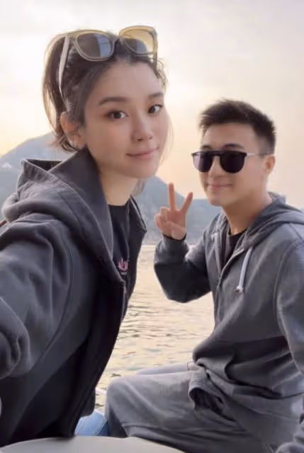 何猷君奚夢瑤合體參加婚禮，23歲何超欣盛裝出席，艷壓名媛林恬兒