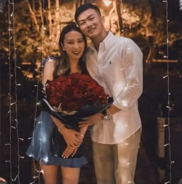 何猷君奚夢瑤合體參加婚禮，23歲何超欣盛裝出席，艷壓名媛林恬兒