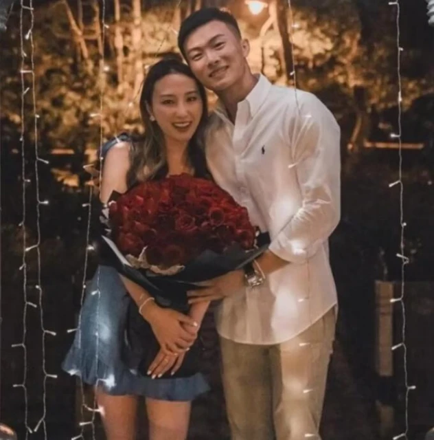 何猷君奚夢瑤合體參加婚禮,23歲何超欣盛裝出席,艷壓名媛林恬兒