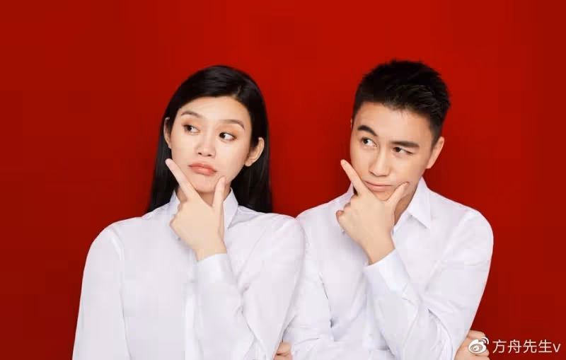 奚夢瑤曬與何猷君參加婚禮，二人摟腰甜蜜放閃，女方小腹微隆引猜測