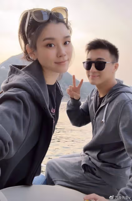 何超欣曬與嫂子奚夢瑤合影，二人珠光寶氣，與香港名媛林恬兒同框比美