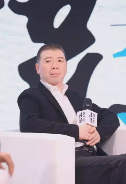馮小剛酒局上讓女演員跳舞,陳道明當場呵斥:你丫沒見過別人跳舞