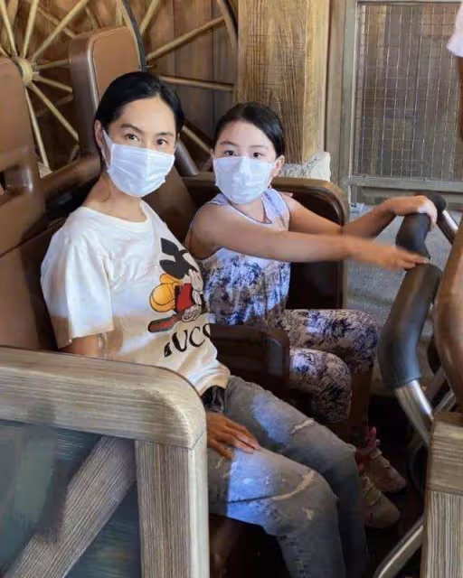香港童年女神消失一年，近況被網友曝光，曾自曝初戀只維持一天