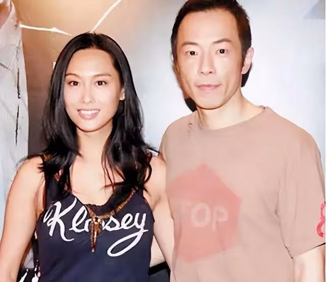 香港童年女神消失一年，近況被網友曝光，曾自曝初戀只維持一天