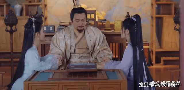 《星落凝成糖》有琴為救夜曇而死，化作盤古斧碎片，守護夜曇
