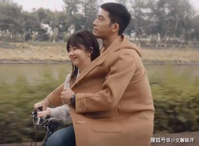 《歸路》路晨和歸曉相逢，拒絕父母給安排的婚約，兩人登記結婚