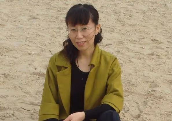 他因長得丑被發掘，現在比張嘉益還出名，老婆來頭非常大是副院長
