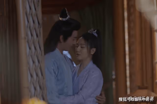 《星落凝成糖》結局：夜曇吸食厲王濁氣修為大增，攻上天界廢了天帝，清衡繼位