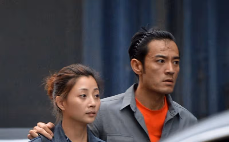 42歲李光潔出國旅遊！小10歲嬌妻隋雨蒙秀好身材，一家三口很幸福