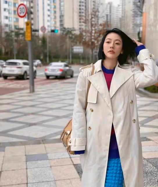 小S韓國穿JK制服拍照,狀態回春如少女,和偶遇網友說山東話好親切