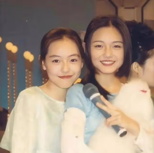 小S韓國穿JK制服拍照,狀態回春如少女,和偶遇網友說山東話好親切