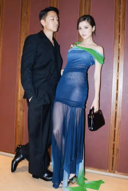吳千語與男友慶祝白色情人節,誇讚施伯熊擺pose有進步,互動好甜