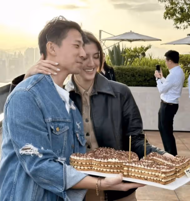 吳千語與男友慶祝白色情人節,誇讚施伯熊擺pose有進步,互動好甜