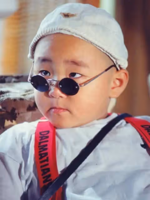 他3歲被星探發掘，4歲紅遍全國，如今升為人夫