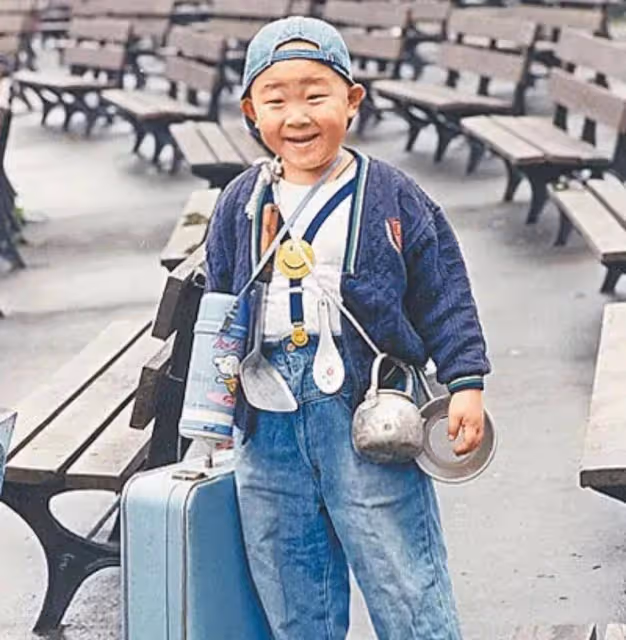 他3歲被星探發掘，4歲紅遍全國，如今升為人夫