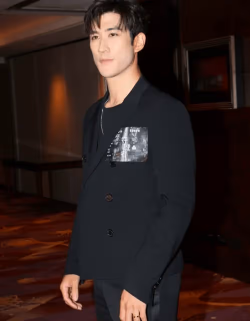 恭喜!36歲李治廷承認已婚秀婚戒,數月前與混血女友在國外辦婚禮