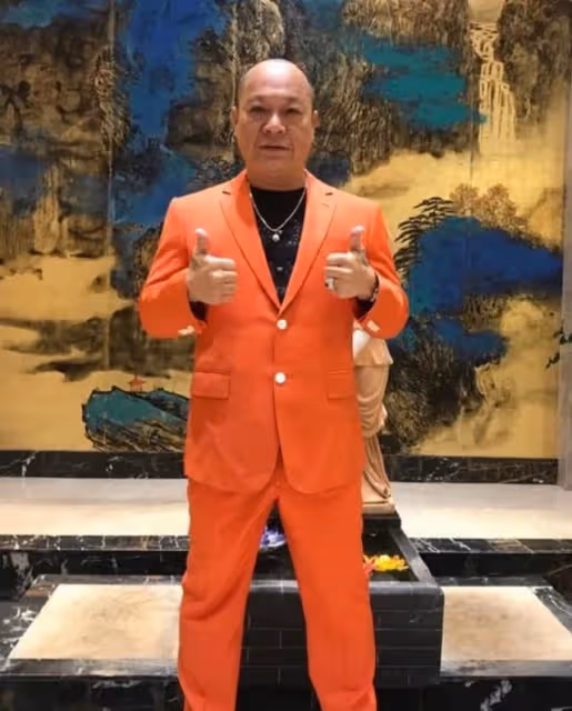 戀情曝光?69歲知名港星與新歡公開牽手吃飯,其身材火辣高達2米