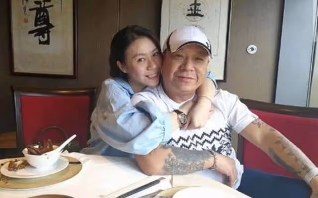 戀情曝光?69歲知名港星與新歡公開牽手吃飯,其身材火辣高達2米