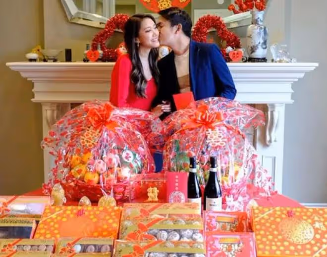 恭喜！34歲港姐宣布與富商男友結婚，金器鮑魚等聘禮擺滿桌很氣派