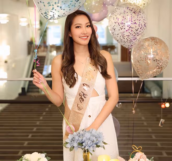 恭喜!34歲港姐宣布與富商男友結婚,金器鮑魚等聘禮擺滿桌很氣派