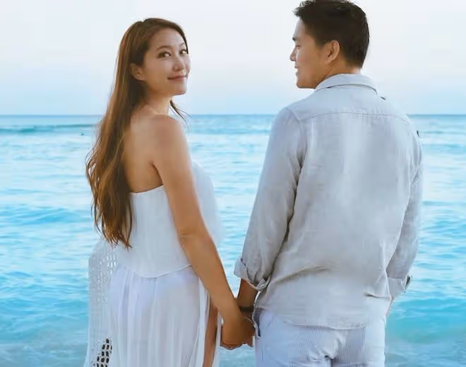 恭喜!34歲港姐宣布與富商男友結婚,金器鮑魚等聘禮擺滿桌很氣派