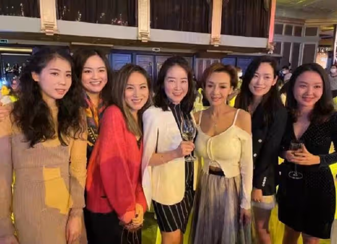 一代女神葉子楣罕露面,息影29年身材仍出眾,56歲無兒女身家豐厚