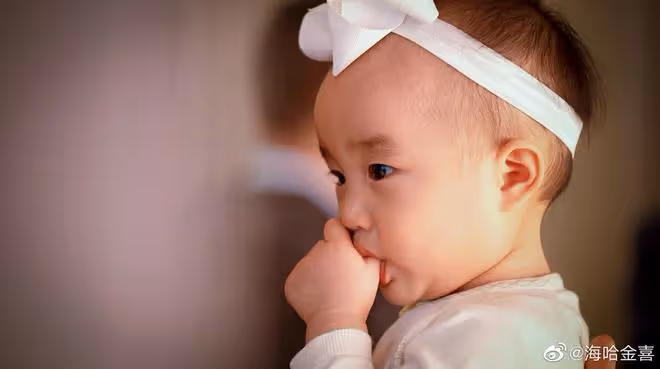 海哈金喜為女兒慶生,曬孩子剛出生視頻,李亞鵬初見孩子溫情滿滿