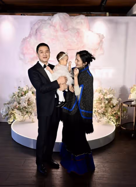 海哈金喜為女兒慶生,曬孩子剛出生視頻,李亞鵬初見孩子溫情滿滿