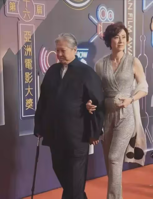 一場在香港舉辦的頒獎典禮,暴露了對內地明星的「惡」