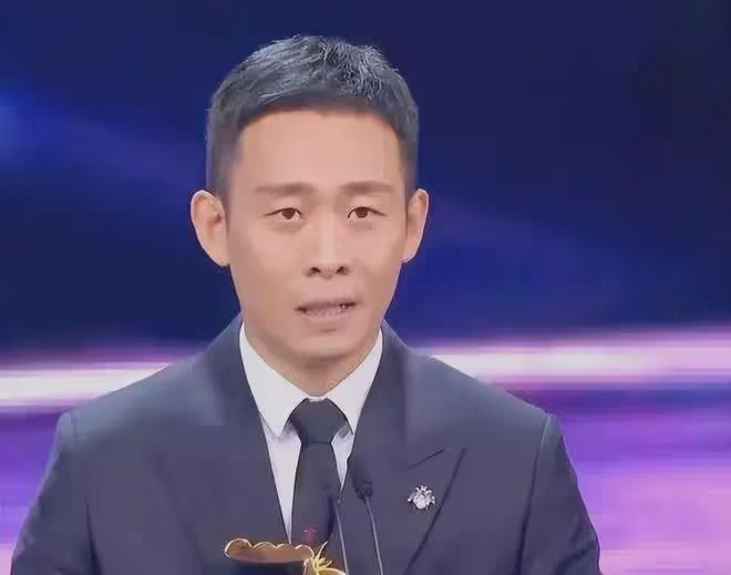 一場在香港舉辦的頒獎典禮,暴露了對內地明星的「惡」