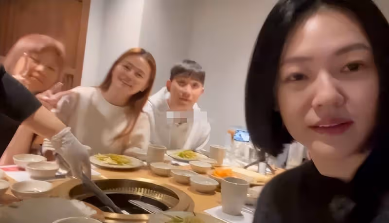 丟人現眼！吃韓國美食陶醉穿韓服自豪的小S儼然把自己當成韓國人了