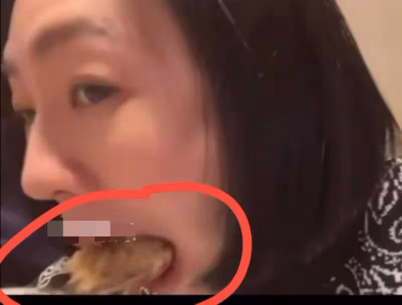 丟人現眼！吃韓國美食陶醉穿韓服自豪的小S儼然把自己當成韓國人了