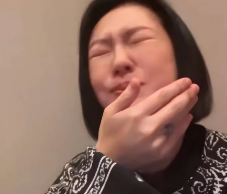 丟人現眼!吃韓國美食陶醉穿韓服自豪的小S儼然把自己當成韓國人了