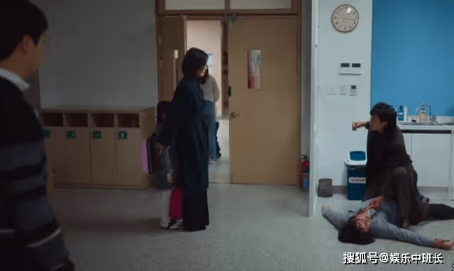 《黑暗榮耀2》全在俊暴揍教導主任！一個齷齪癖好，成全了他的夢
