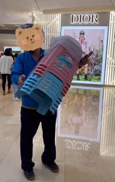 任嘉倫公開活動粉絲超瘋!全場忙著網購凳子,外賣員超忙!