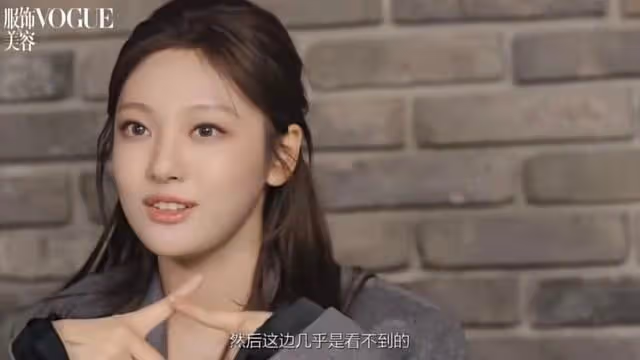 aespa成員寧藝卓接受採訪稱自己的右眼幾乎看不到,曾經做過手術