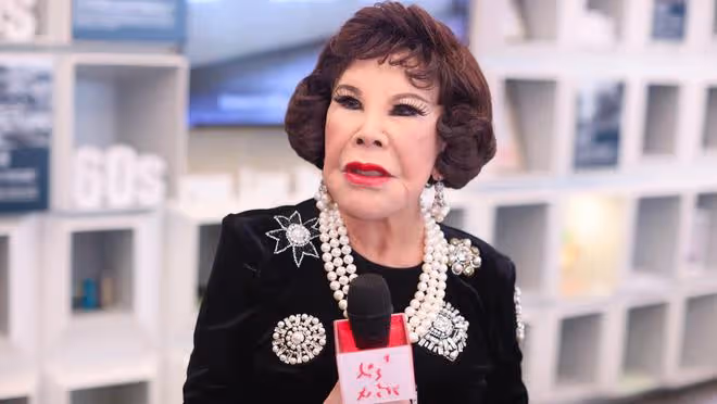 又一明星後悔移民!92歲港星黃夏蕙回香港生活,透露在北美不快樂